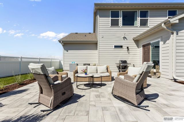 18483 Prestwick Avenue, Omaha, NE 68136