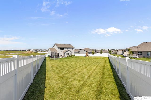 18483 Prestwick Avenue, Omaha, NE 68136