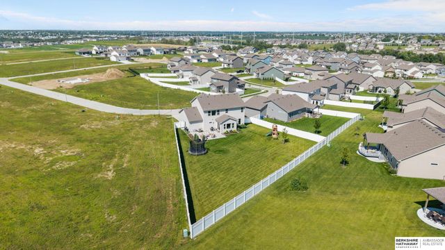 18483 Prestwick Avenue, Omaha, NE 68136