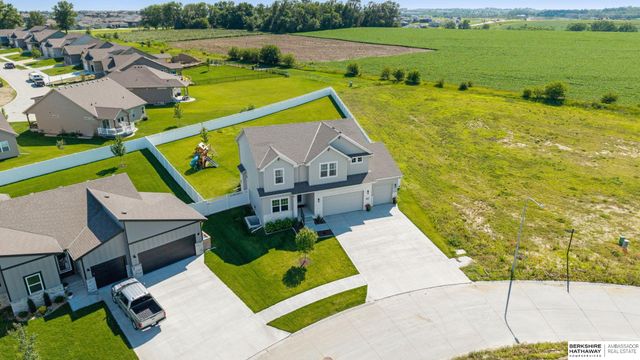 18483 Prestwick Avenue, Omaha, NE 68136