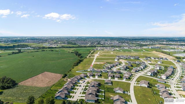 18483 Prestwick Avenue, Omaha, NE 68136