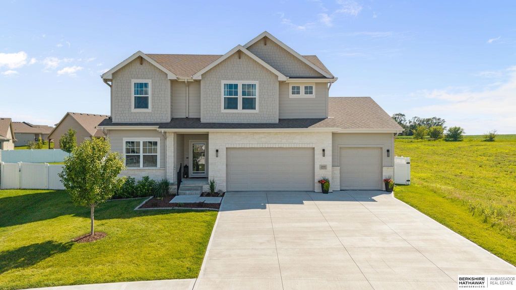 18483 Prestwick Avenue, Omaha, NE 68136