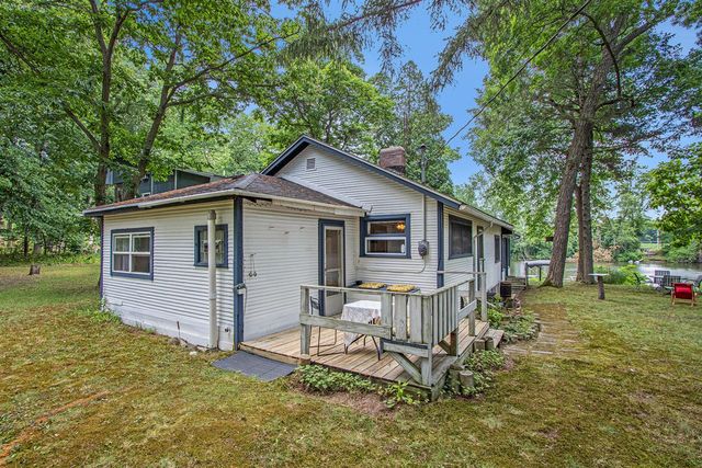 14931 Bachelor Island, Buchanan, MI 49107