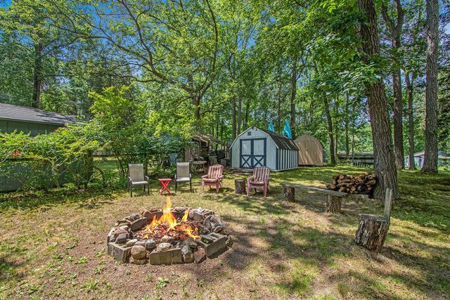 14931 Bachelor Island, Buchanan, MI 49107