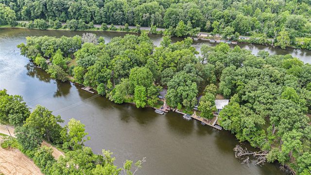 14931 Bachelor Island, Buchanan, MI 49107