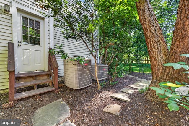 6616 MCCAMBELL CL, Centreville, VA 20120