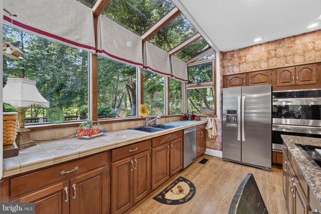 6616 MCCAMBELL CL, Centreville, VA 20120