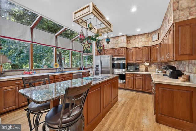 6616 MCCAMBELL CL, Centreville, VA 20120