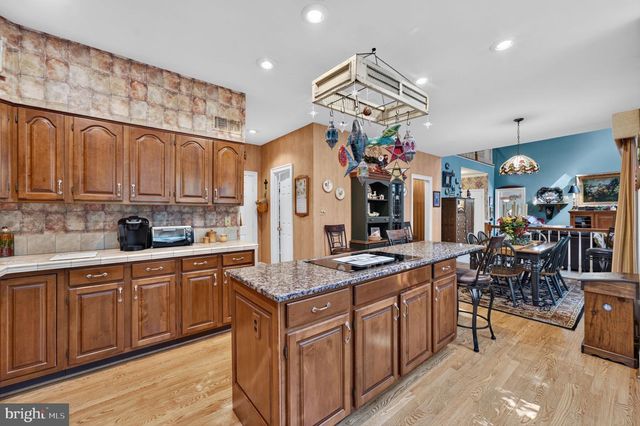 6616 MCCAMBELL CL, Centreville, VA 20120