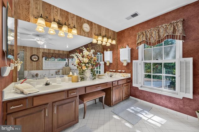 6616 MCCAMBELL CL, Centreville, VA 20120