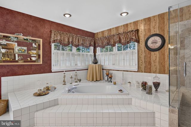 6616 MCCAMBELL CL, Centreville, VA 20120
