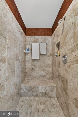 6616 MCCAMBELL CL, Centreville, VA 20120
