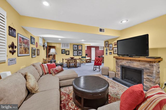 6616 MCCAMBELL CL, Centreville, VA 20120