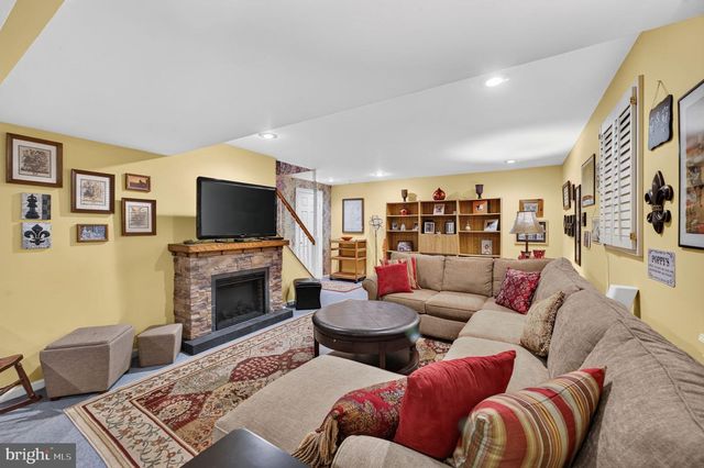 6616 MCCAMBELL CL, Centreville, VA 20120