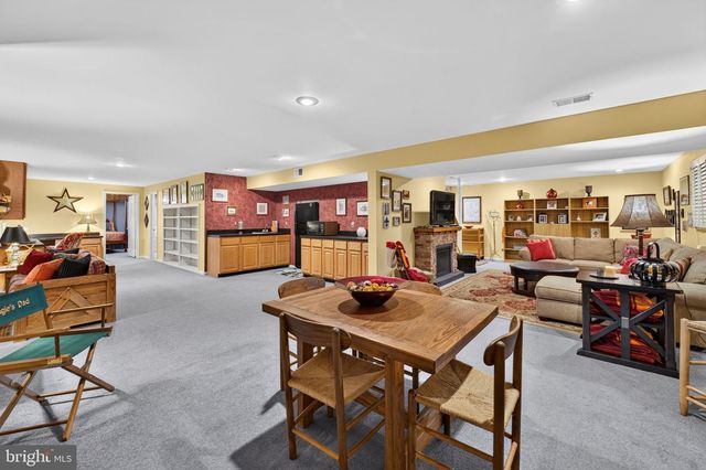 6616 MCCAMBELL CL, Centreville, VA 20120