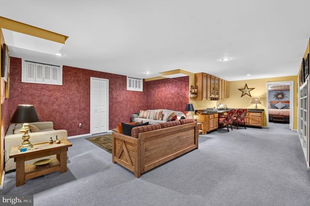 6616 MCCAMBELL CL, Centreville, VA 20120