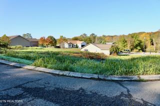 203 Ivens Trail Tr, Madisonville, TN 37354