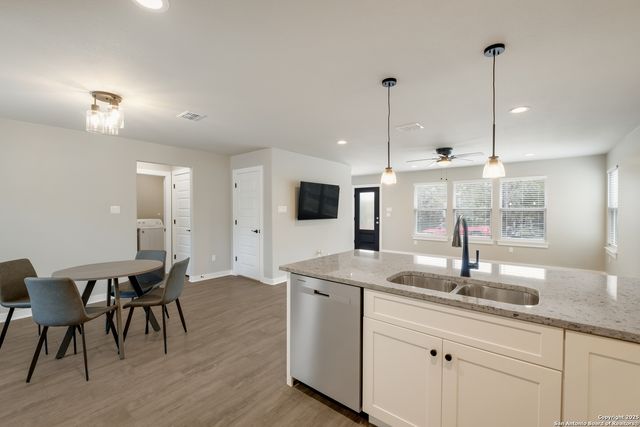 122 Hi View, Lakehills, TX 78063
