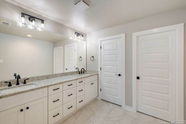 122 Hi View, Lakehills, TX 78063
