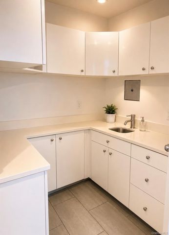 1011 49th Avenue, Long Island City, NY 11101