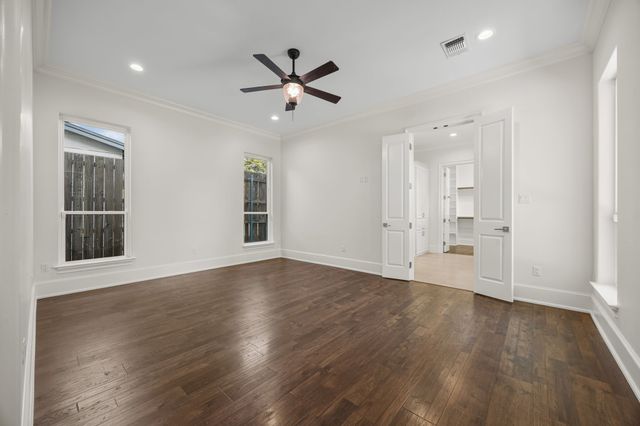5616 Pershing Avenue, Fort Worth, TX 76107