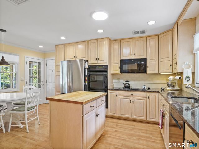 65 Tahmore Place, Fairfield, CT 06825