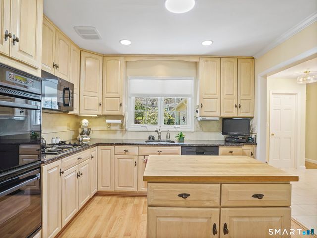 65 Tahmore Place, Fairfield, CT 06825