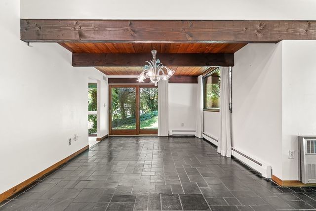 7 Arnold Rd, Wellesley, MA 02481