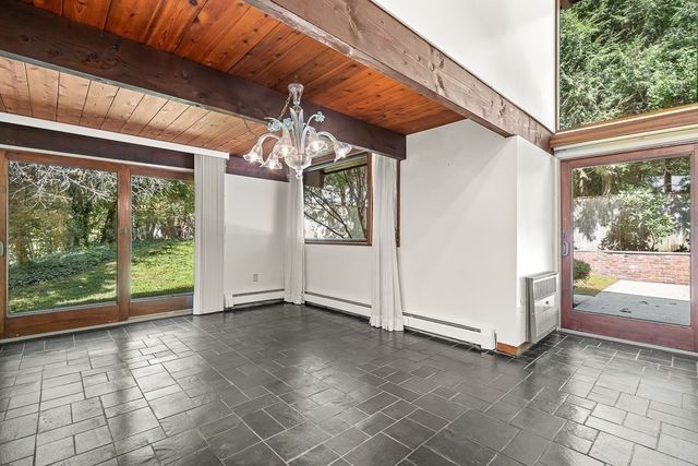 7 Arnold Rd, Wellesley, MA 02481