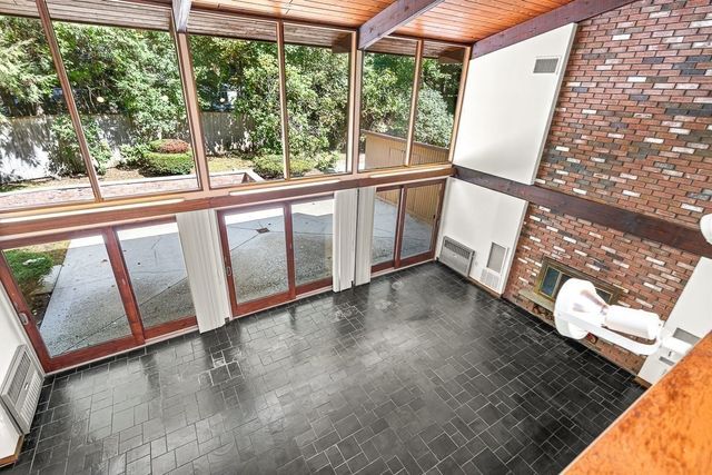 7 Arnold Rd, Wellesley, MA 02481