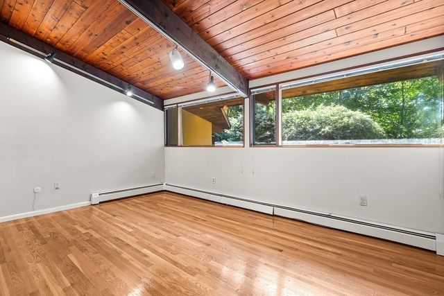 7 Arnold Rd, Wellesley, MA 02481