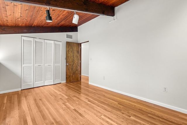 7 Arnold Rd, Wellesley, MA 02481