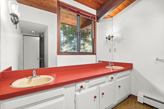 7 Arnold Rd, Wellesley, MA 02481