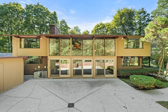 7 Arnold Rd, Wellesley, MA 02481