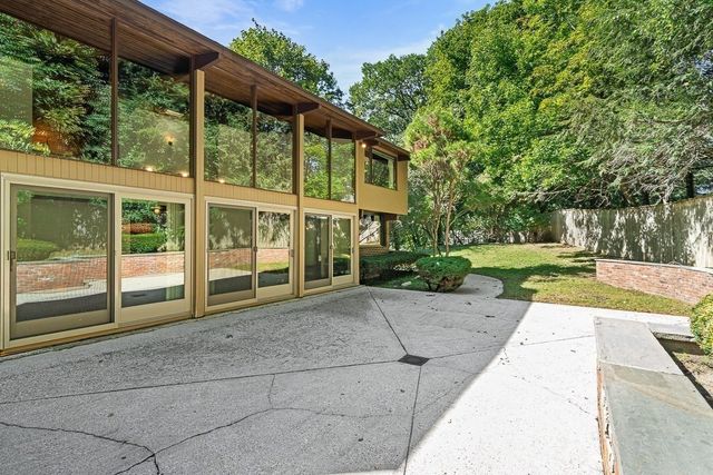 7 Arnold Rd, Wellesley, MA 02481