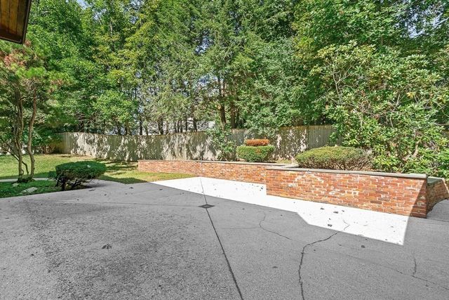 7 Arnold Rd, Wellesley, MA 02481