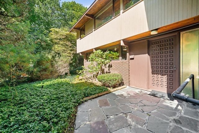 7 Arnold Rd, Wellesley, MA 02481