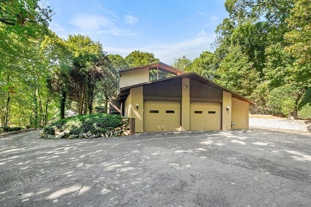 7 Arnold Rd, Wellesley, MA 02481