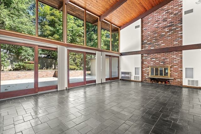 7 Arnold Rd, Wellesley, MA 02481