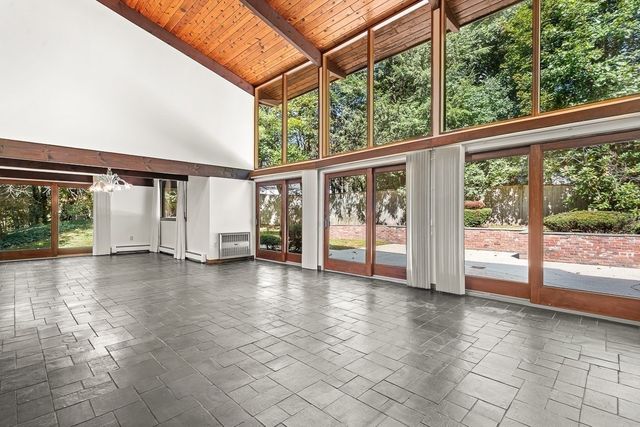 7 Arnold Rd, Wellesley, MA 02481
