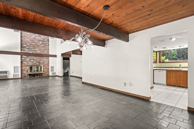 7 Arnold Rd, Wellesley, MA 02481