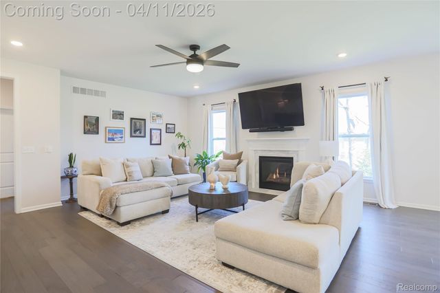 13101 Valencia Drive, Shelby Charter Township, MI 48315