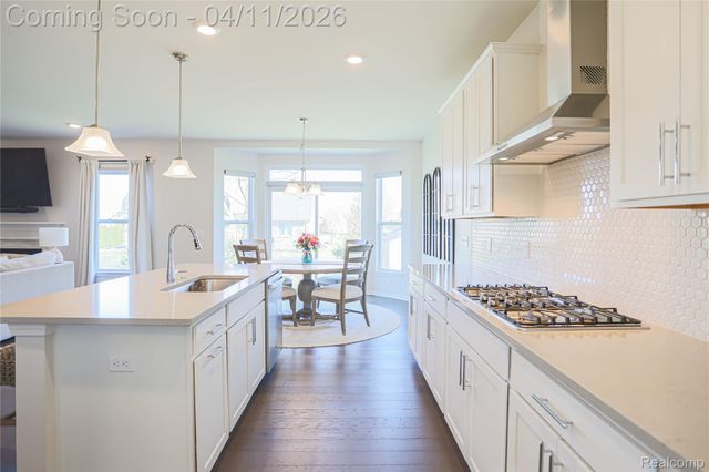 13101 Valencia Drive, Shelby Charter Township, MI 48315
