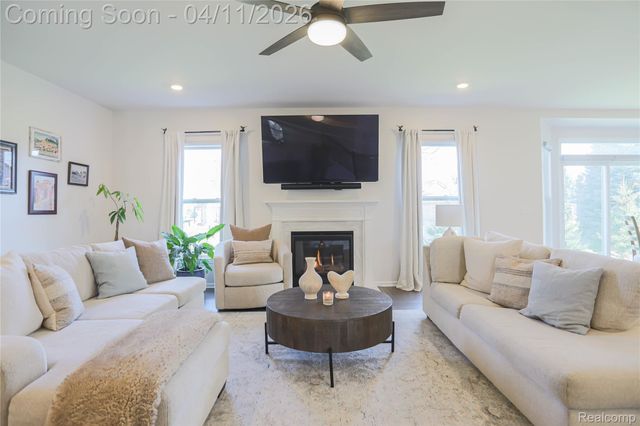 13101 Valencia Drive, Shelby Charter Township, MI 48315