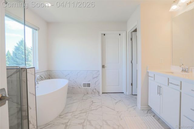 13101 Valencia Drive, Shelby Charter Township, MI 48315