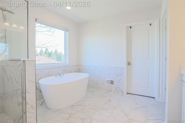 13101 Valencia Drive, Shelby Charter Township, MI 48315