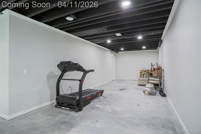 13101 Valencia Drive, Shelby Charter Township, MI 48315