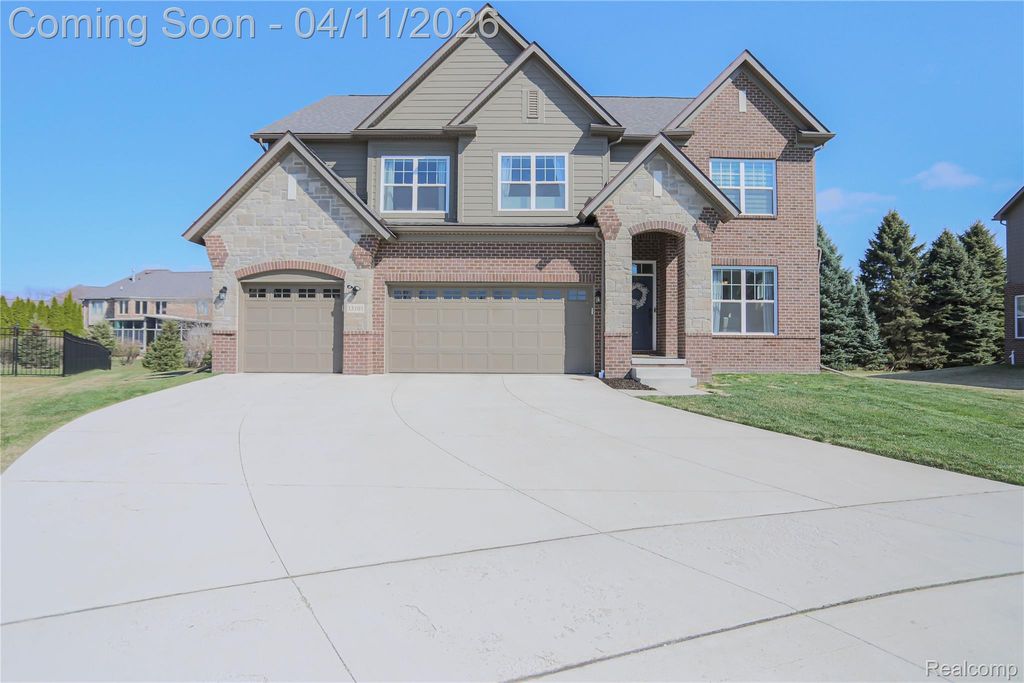 13101 Valencia Drive, Shelby Charter Township, MI 48315