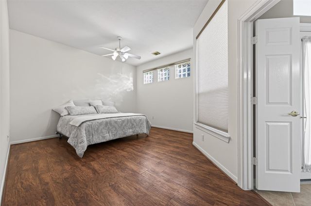 27 Sovereign Way, Conroe, TX 77384