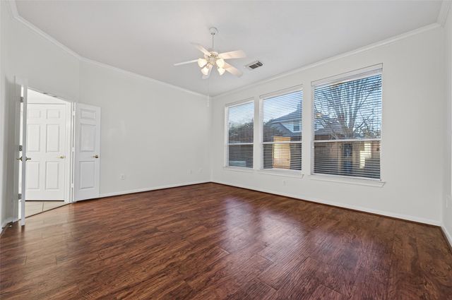 27 Sovereign Way, Conroe, TX 77384